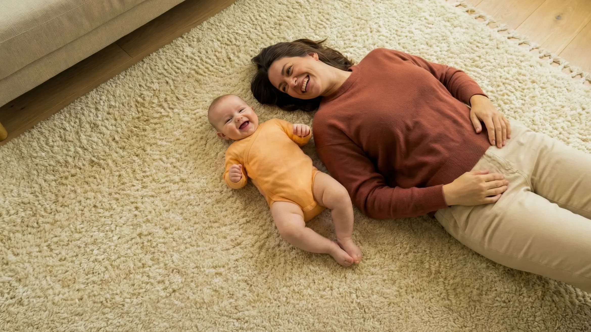 Mãe e bebê em uma rotina cotidiana